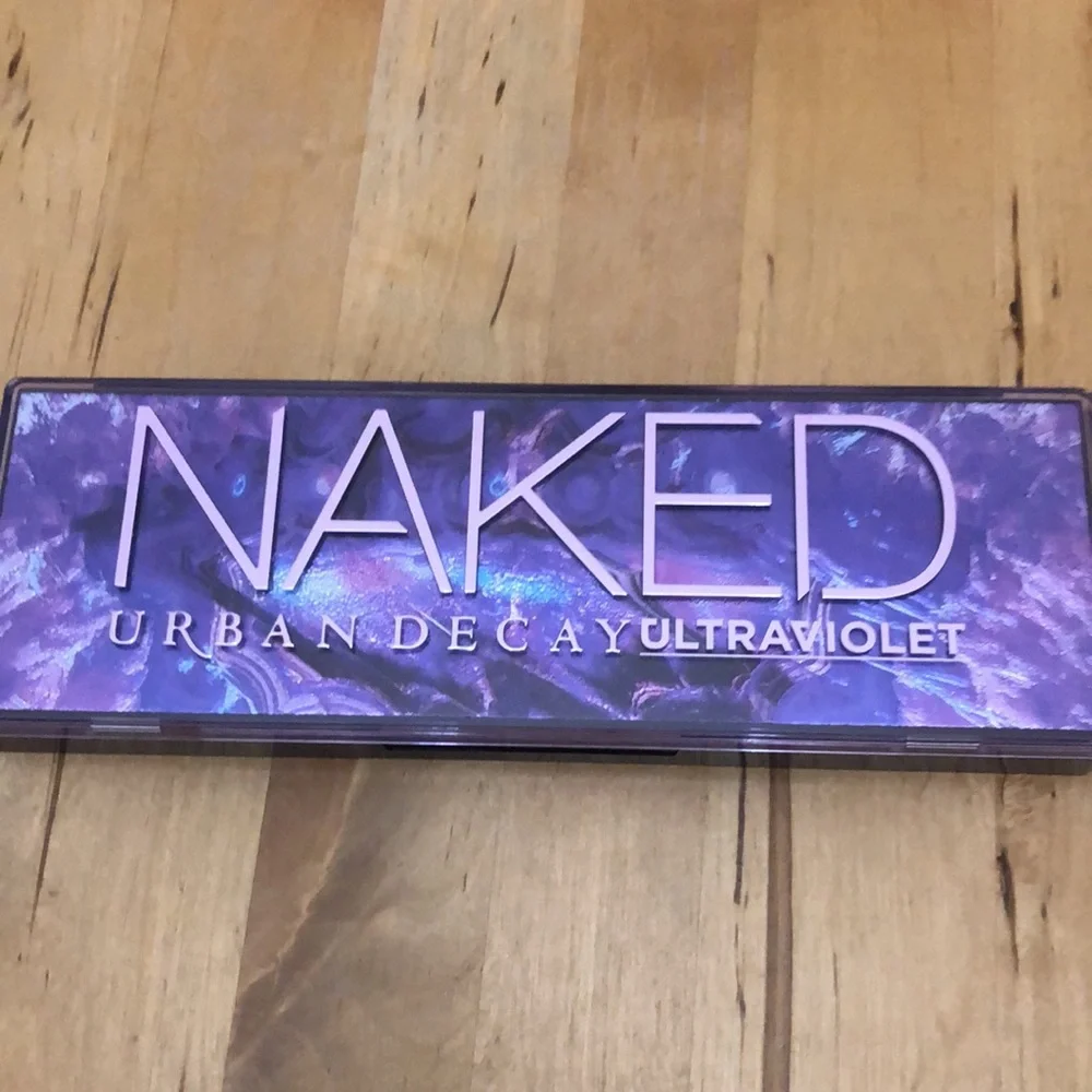 Urban Decay Ultraviolet eyeshadow palette - Picture 2 of 2